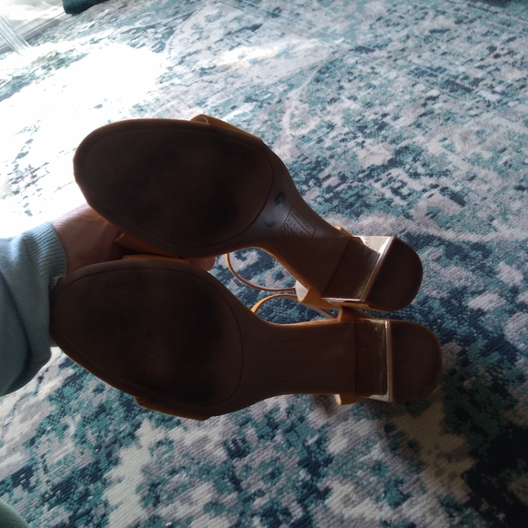 Jones New York size 5.5 mustard yellow block heels - Picture 9 of 9